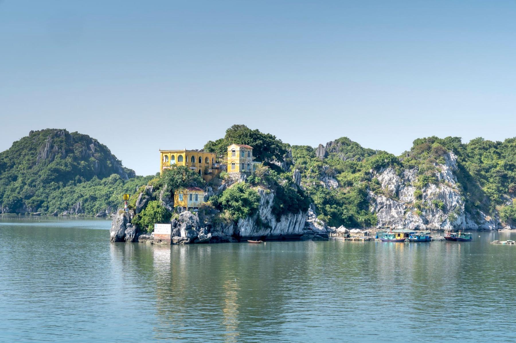Cat Ba — Getting there & around