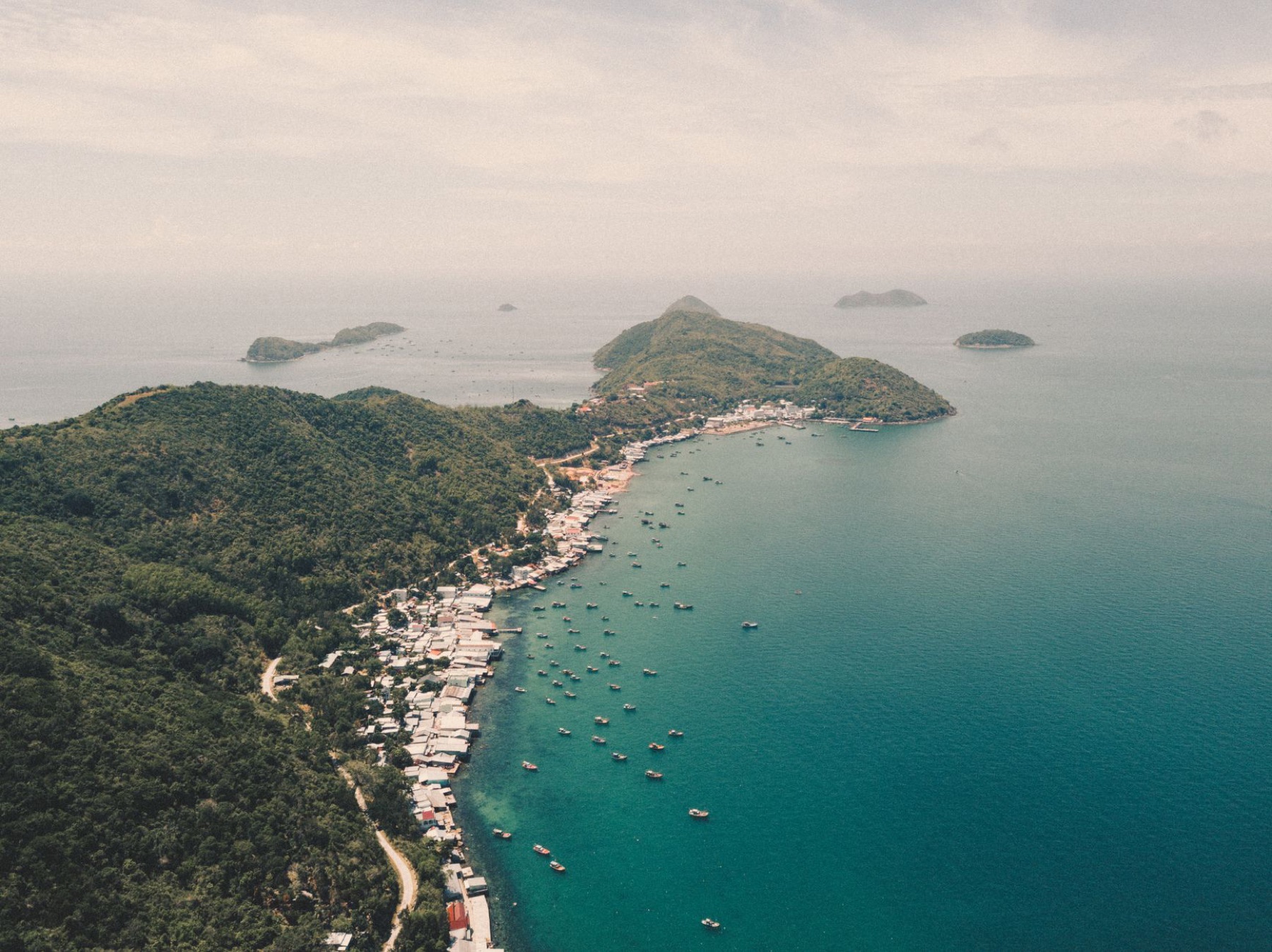 Con Dao — Stunning aerial view of Kien Giang coast with lush green mountains and clear blu